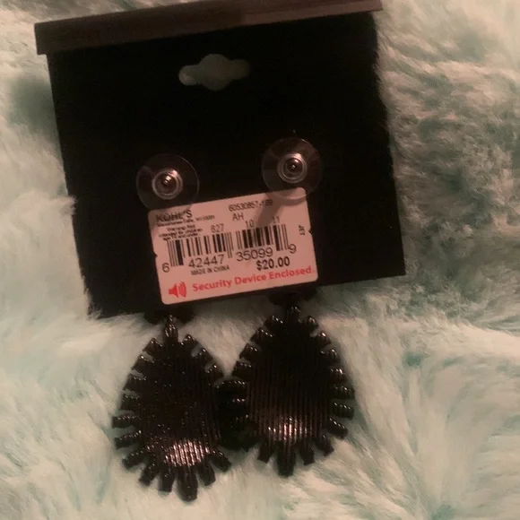 VERA WANG GOTH BLACK/BLACK CRYSTAL DANGLE LONG EARRINGS**NEW - Picture 3 of 5